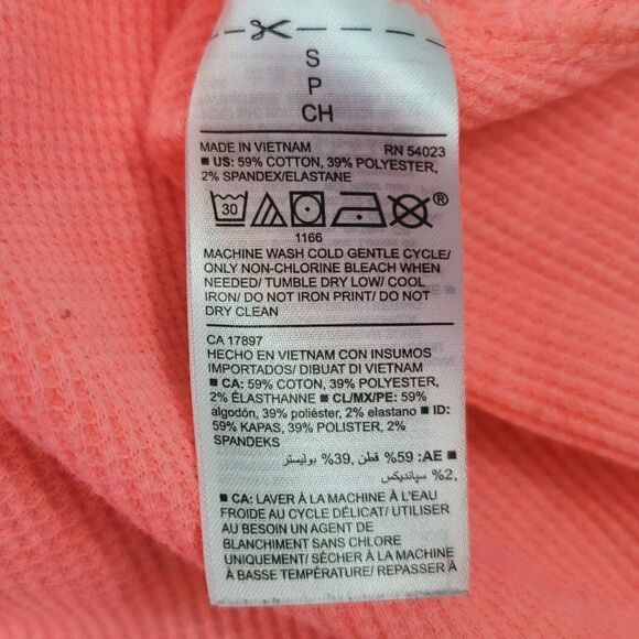 Old Navy Slim-Fit Holiday Flamingo Sleigh Graphic Thermal Knit Top Size Small - Picture 10 of 13